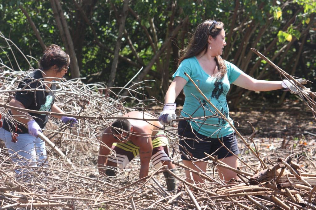 Chow & Fernandez Ohana, 7-6-13a